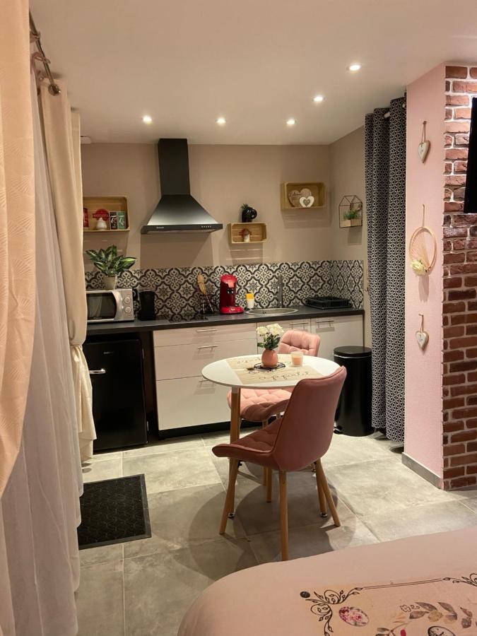 Les Nids De La Baie Bed & Breakfast Favières Екстериор снимка