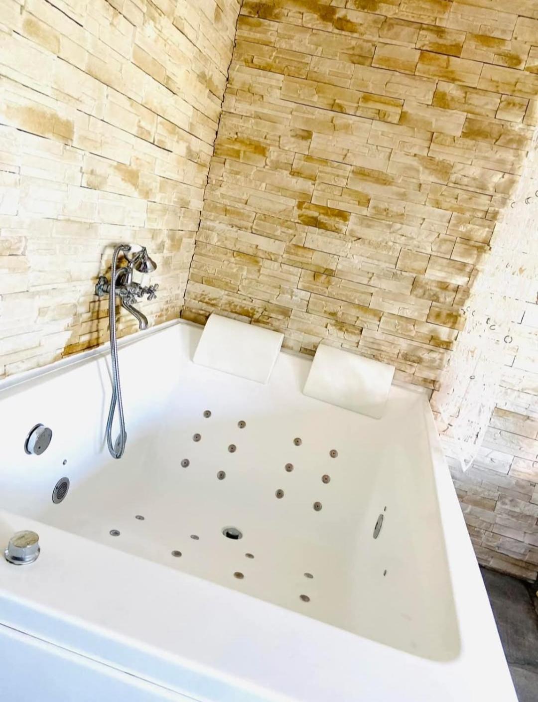 Les Nids De La Baie Bed & Breakfast Favières Екстериор снимка