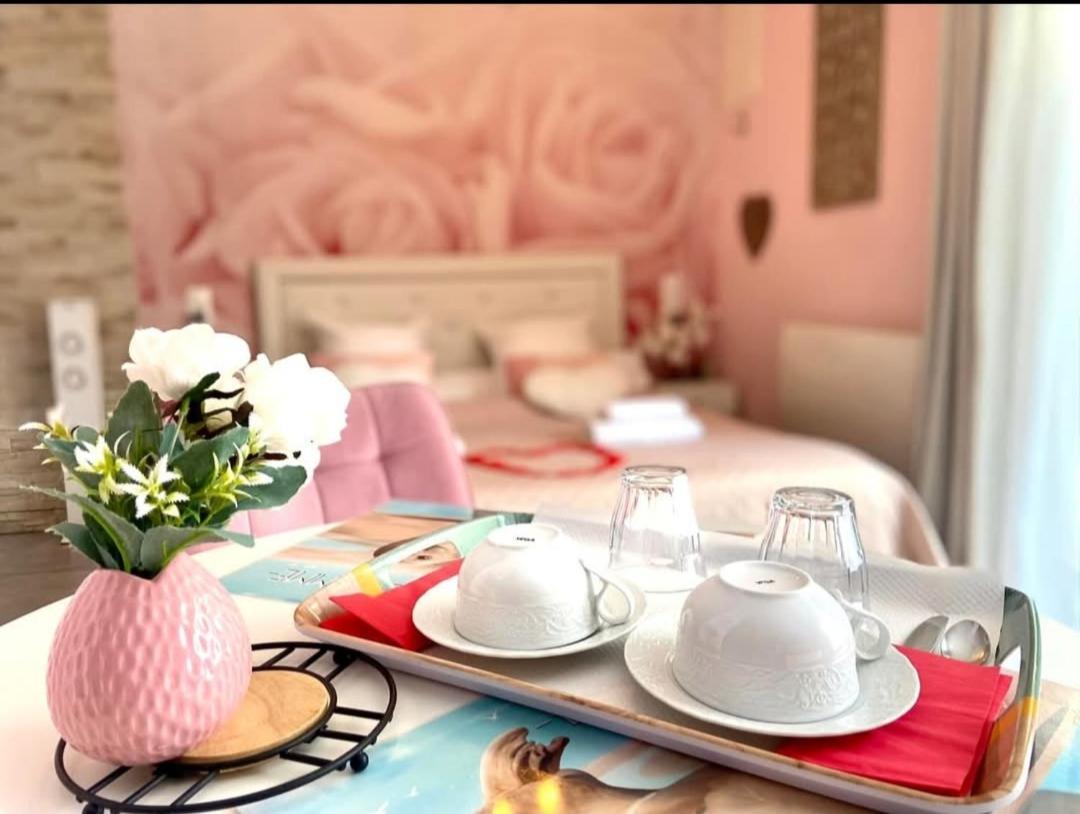 Les Nids De La Baie Bed & Breakfast Favières Екстериор снимка