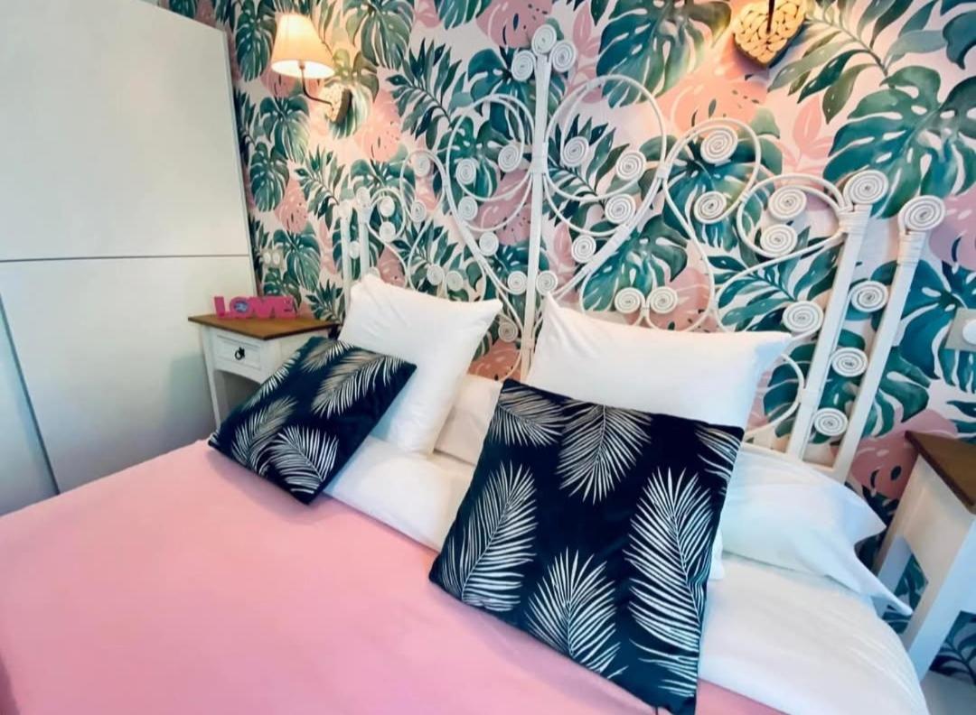 Les Nids De La Baie Bed & Breakfast Favières Екстериор снимка